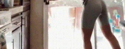 Enlace a Este perro siempre quiere salir al jardín