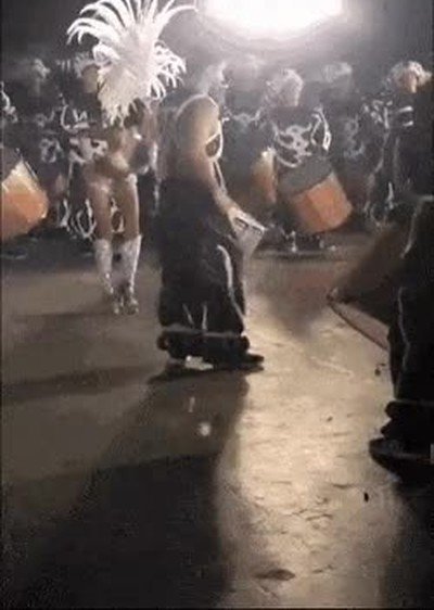 perro,carnaval,bailar