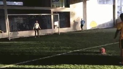 Enlace a Ni Ronaldinho en ese anuncio falso de Nike