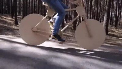 Enlace a Una bicicleta creada totalmente de madera