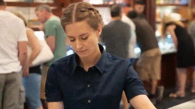 Búscate a alguien que te mire como esta chica a la página de un libro mirar,chica,pagina,libro