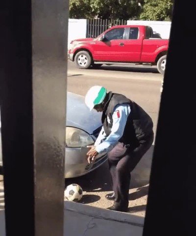 Enlace a Y así es como este agente de la ley arruinó nuestro día 