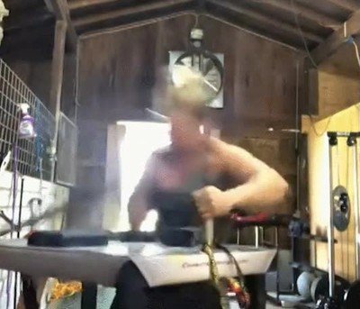 Enlace a ¿Te atreverías a retarle a un pulso a esta chica?