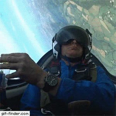 Enlace a La increíble maniobra que tiene que hacer un piloto cada vez que tiene sed