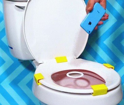 Enlace a Un método de seguridad para los patosos con el móvil en el WC