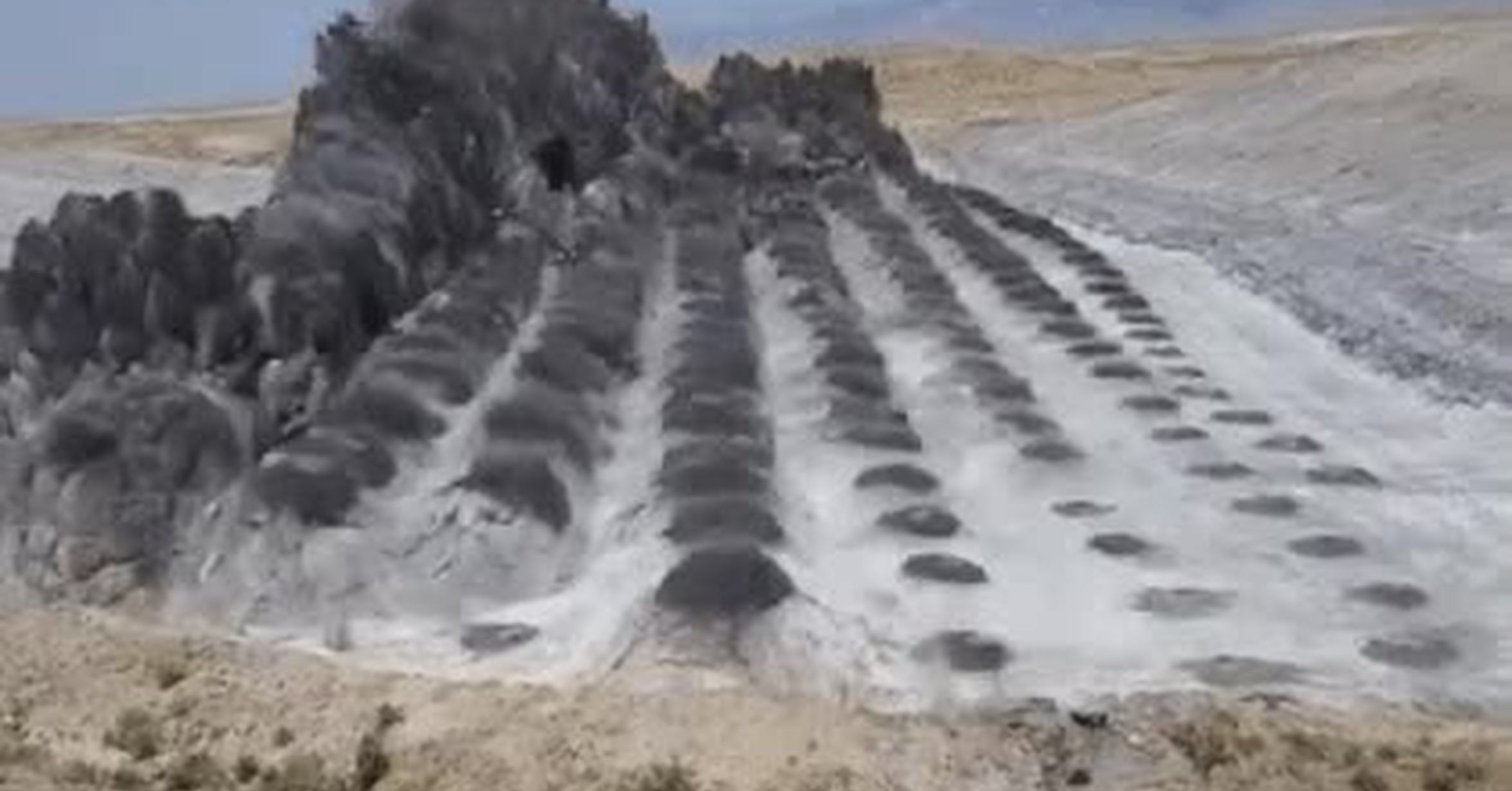 буровзрывные работы скважин на карьере. мастер взрывник в шахте. скважины на карьерах. проходчик горных выработок. бурение шпуров д28 в фундаментах колонн.