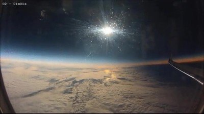 Enlace a Han logrado grabar un eclipse desde un avión y es algo alucinante