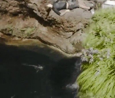 Enlace a Drones filmando el salto desde una cascada