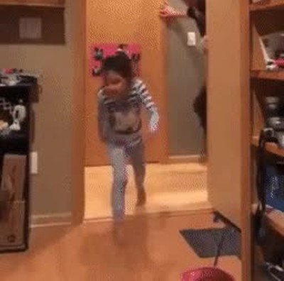 monada,puerta,perro,derrape