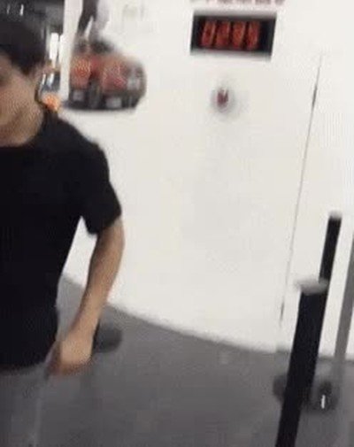 justo,momento,exacto,pies