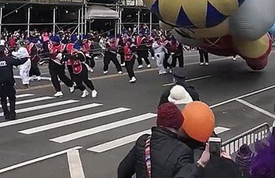 Enlace a Un aparatoso accidente en el desfile de Macy's 