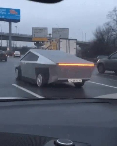 gente,coche,cyber truck