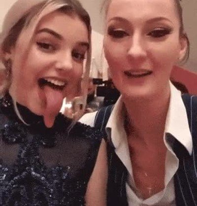 chica,derecha,lengua,larga