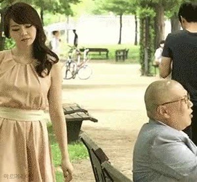 Enlace a ¿Cómo reaccionarías si te hiciese lo mismo esta chica?