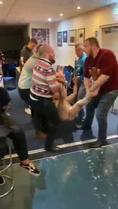 Enlace a La típica partida de bolos con los compañeros de la oficina 