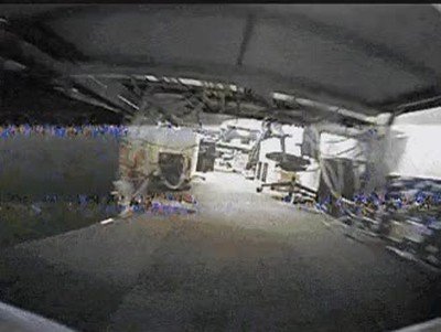 Enlace a Un alucinante circuito de drones que atraviesa la oficina