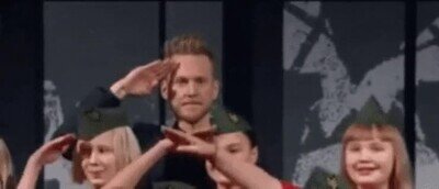 despiste,levantar,brazo,malentendido