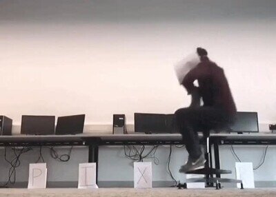 Enlace a Cuando estas aburrido en el trabajo y te propones hacer el logo de pixar