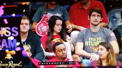 liada,kiss cam