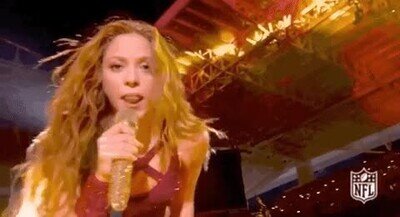 Enlace a ¿Alguien me explica por qué hizo esto Shakira ayer noche?