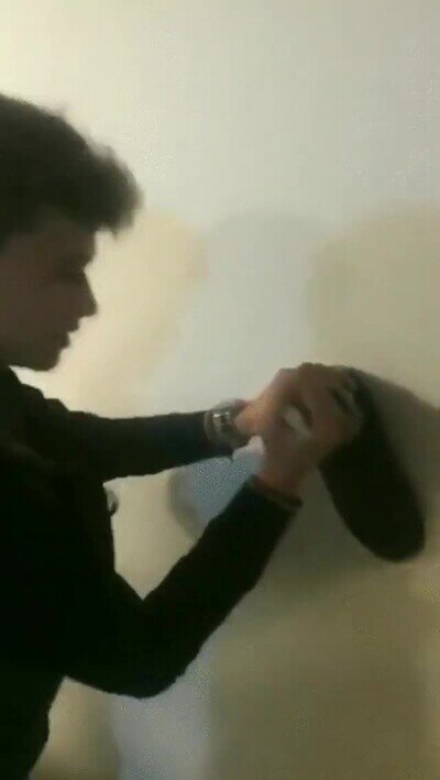 Enlace a ¿En qué momento pensó que era una buena idea para abrir la botella? 