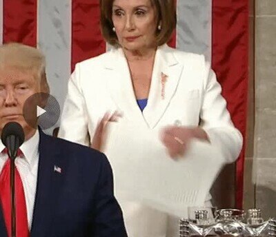No ha terminado el discurso y ya está rompiendo todos los papeles nancy,romper,papeles,discurso,trump