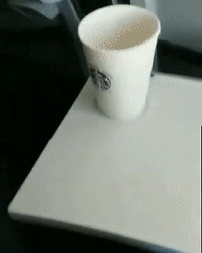 Enlace a Creo que mi vecino de asiento está interesado en lo que estoy comiendo