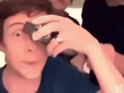 Enlace a F por esa liada por hacer bromas con tus cejas