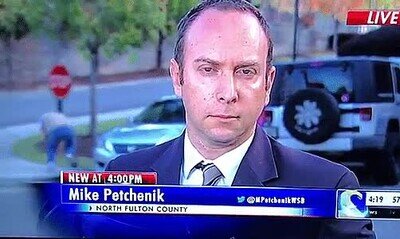 Enlace a Por favor, mirad a la persona del fondo