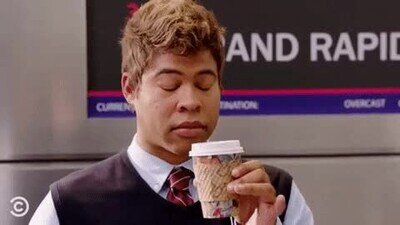 Enlace a Los trabajadores de un aeropuerto al ver las prisas de la gente