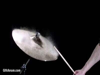 Enlace a Así se mueve el plato de una batería a cámara lenta