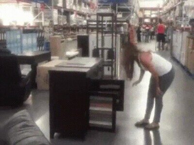 Enlace a El gesto de quitarse la zapatilla es universal 