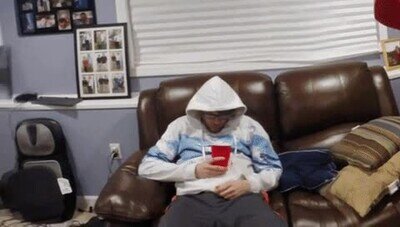 Enlace a Yo y mis otras personalidades celebrando el cumple en casa