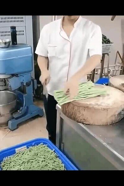 Enlace a Cocineros con una tremenda habilidad con el cuchillo 