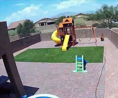 Enlace a El gobierno de los EEUU haciendo regalos a las familias con niños de forma aérea