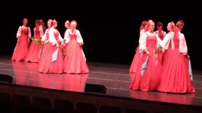 Enlace a El Beriozka, el increible y original baile ruso donde parece que floten