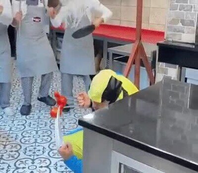 Enlace a Lo que pretendía ser una fiesta de super-héroes da un mal rollo que no veas