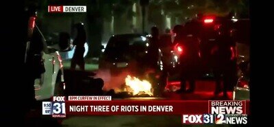 Enlace a Poli de Denver visto arrojando a un reportero al fuego, qué locura