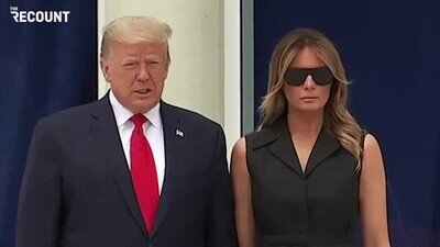 Trump le pide a Melania que sonría en esta foto ante la prensa, y ojo a su cara de asco donald trump,melania,asco,foto