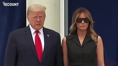 Enlace a Trump le pide a Melania que sonría en esta foto ante la prensa, y ojo a su cara de asco