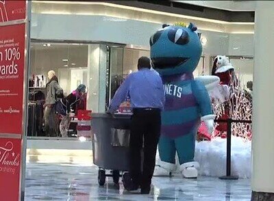 Enlace a Se lo tiene merecido, yo lo dejaría en el suelo un rato