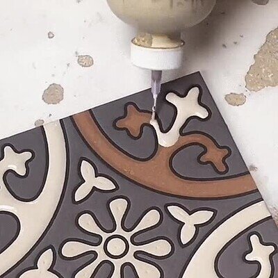 Enlace a Da gustito ver cómo se pinta la cerámica con precisión