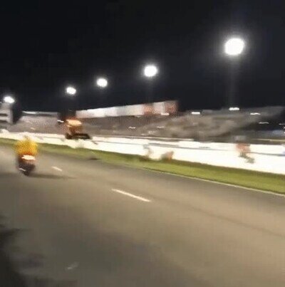 Enlace a No participa en la carrera porque sería demasiado humillante para todos