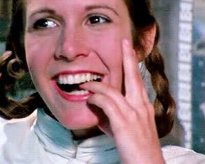 Enlace a No hay nada más adorable que Carrie Fisher en El Imperio Contraataca