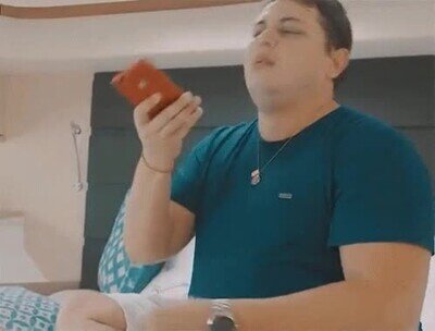 Cuando estás chateando con tu crush y de repente llaman al timbre de casa escribir,timbre