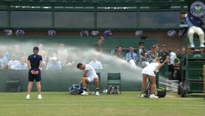 Enlace a Se lía un montón durante el descanso de este partido de tenis 