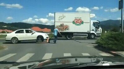 Enlace a Una forma interesante de remolcar un coche