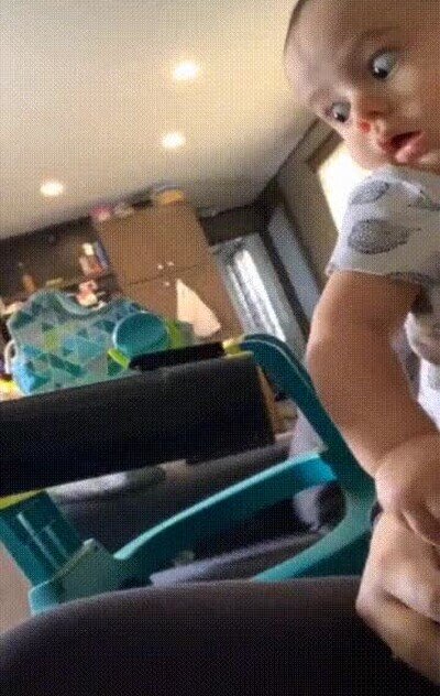 reaccion,niño,aspiradora