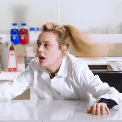 Enlace a Cuando vives solo y de repente escuchas un ruido dentro de casa