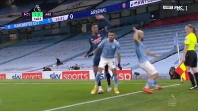 Enlace a Este gesto del Kun Aguero con una línier mujer ha traído un montón de polémica